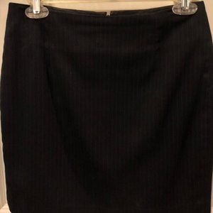Banana Republic size 2P Navy pin-striped skirt.